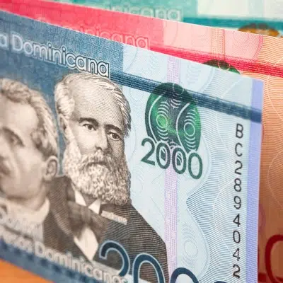 Dominican peso Dominican Republic 2000 peso banknotes