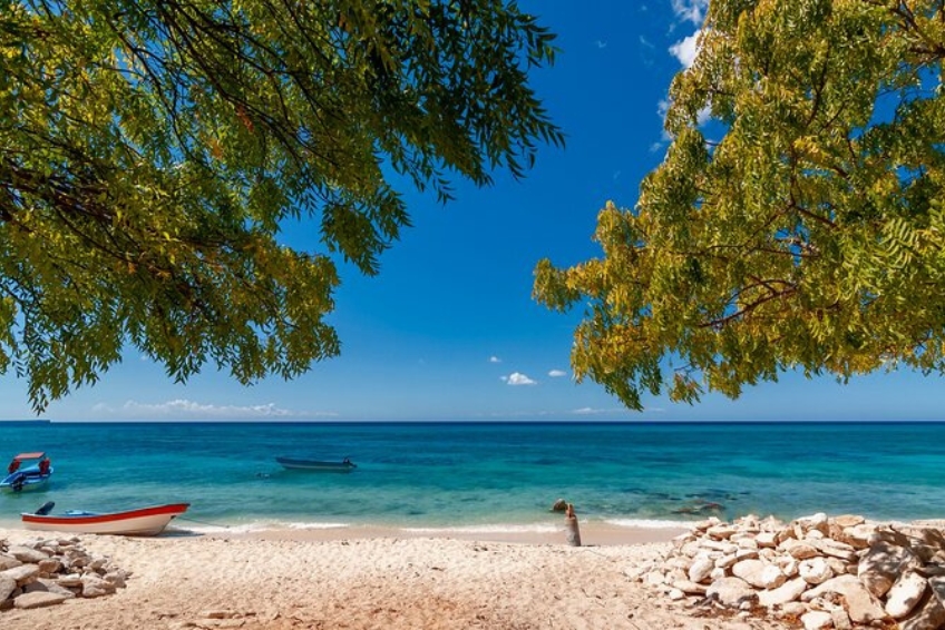 Bahia De Las Aguilas Visitors Guide - Beach Combing and Shell Collecting