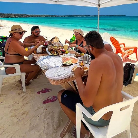 Bahia De Las Aguilas Lunch