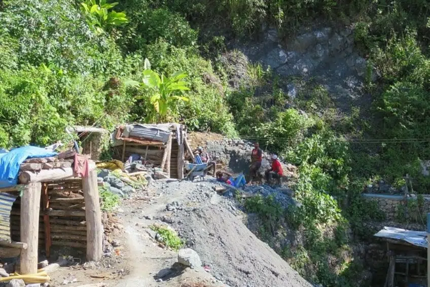 Larimar mine tour of a mountainside mining site