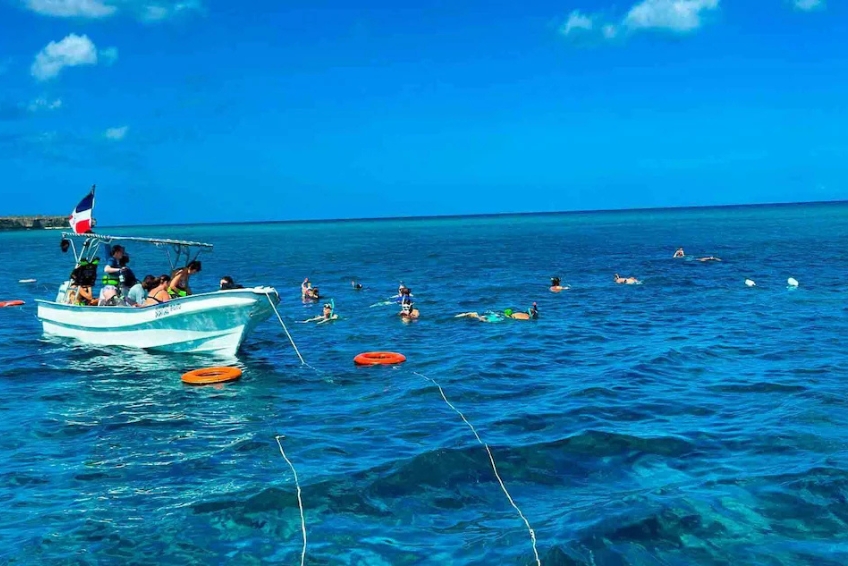 Bahia De Las Aguilas Visitors Guide - Snorkeling
