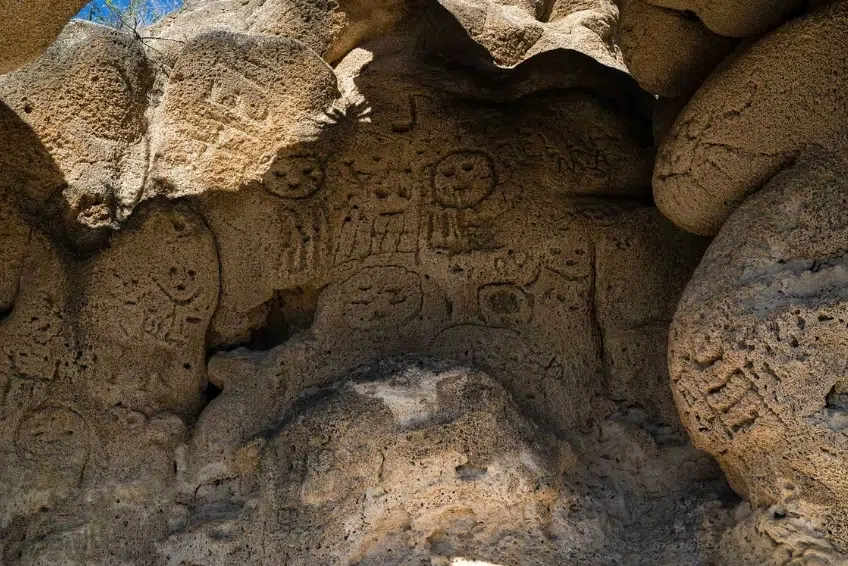 Taíno petroglyph figures and symbols
