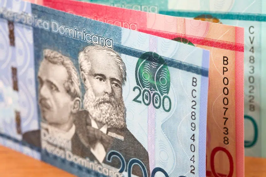 Dominican Republic 2000 peso banknotes