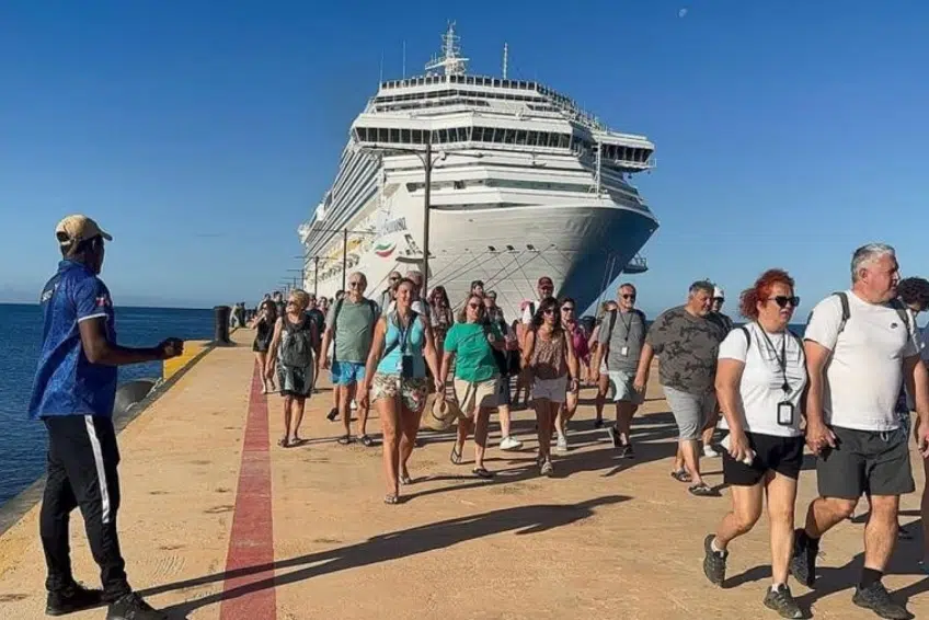 Cruise passengers disembarking at Cabo Rojo Cruise Port