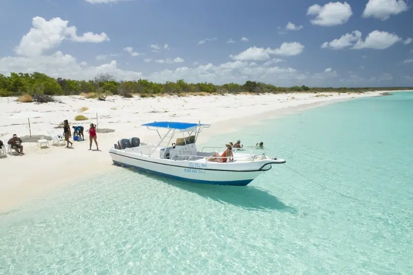 Eco Del Mar boat anchored in crystal clear shallow Caribbean water