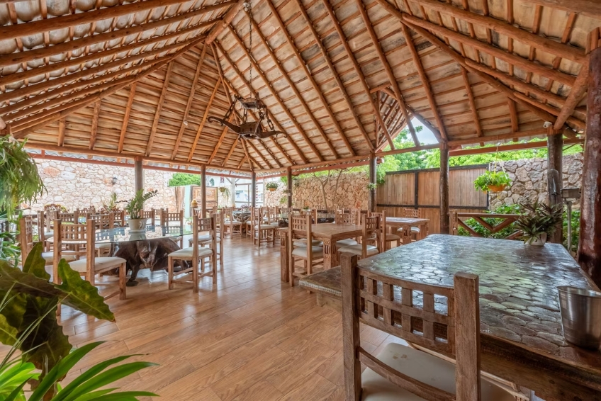 Spacious open-air dining room under vaulted thatched roof at Hotel Vista de Aguilas Ecolodge