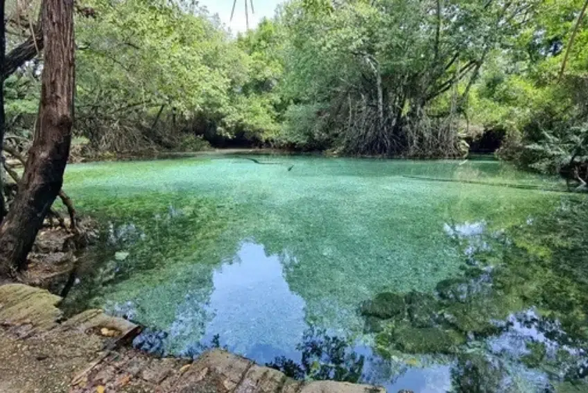 Swimming hole with crystal clear water in Jaragua National Park