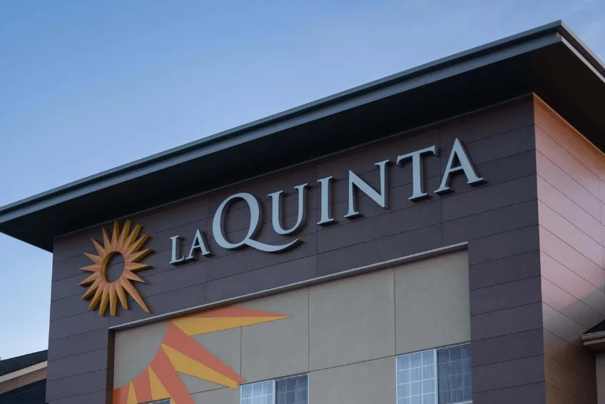 La Quinta resort sign forLa Quinta by Wyndham coming soon