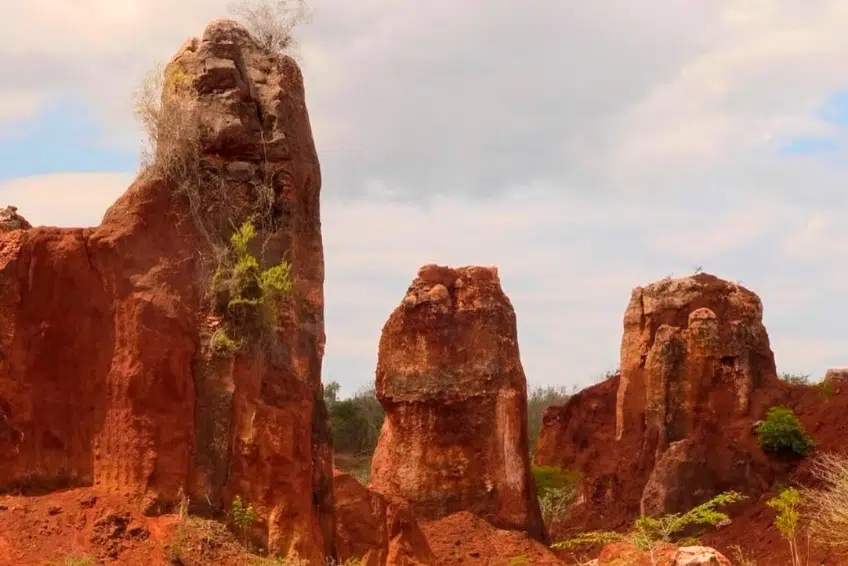 Rock formations in Hoyo de Pelempito