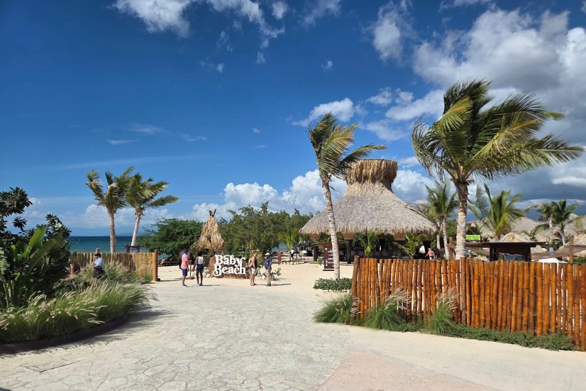Entrance pathway to Baby Beach Club Cabo Rojo